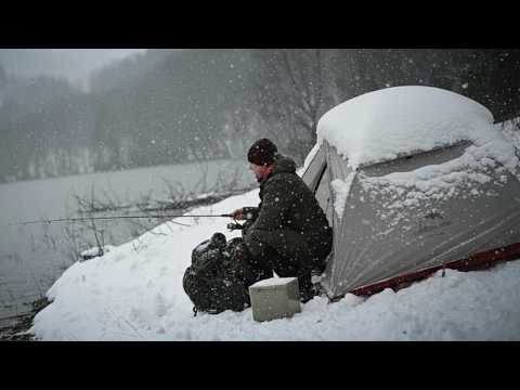 Surviving 2 Days in a Massive Snowstorm at -31°C Inside a Hot Tent With Luxury Meals