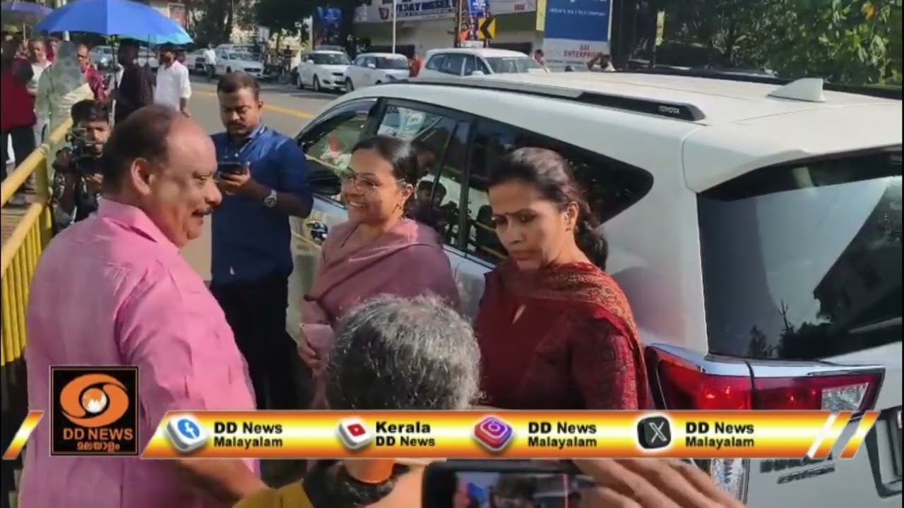 കുമ്പഴ LP സ്കൂളിലെ ബൂത്ത് നമ്പർ ഒന്നിൽ മന്ത്രി വീണാ ജ?