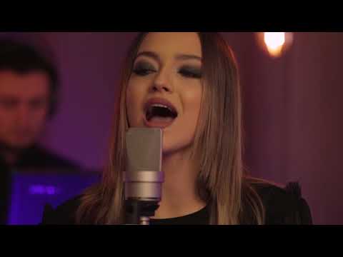 Fioll - Sweet Dreams (Beyonce Cover) | LIVE at Maqina