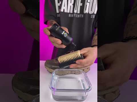 Are we entering our dad shoe era? Using our Cure Kit bring these Vomero 5s back to life 🫧