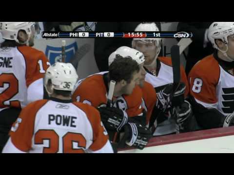 Mike Richards and Darrol Powe Sandwich Crosby [HD]