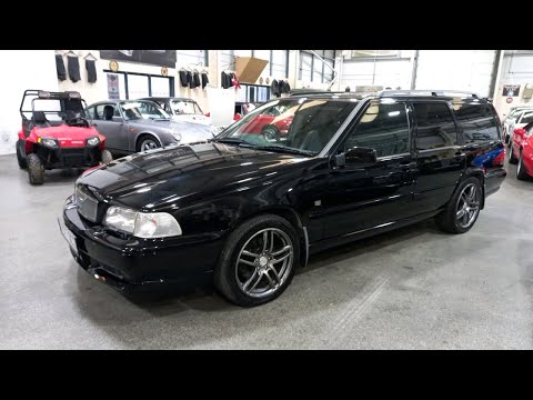 Lot 592 - 1999 VOLVO V70 R