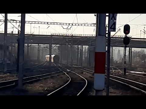 R-E 15034 Oradea-Cluj Napoca sosește în stație la linia 4, cu Duewag DH2 14.11.2021