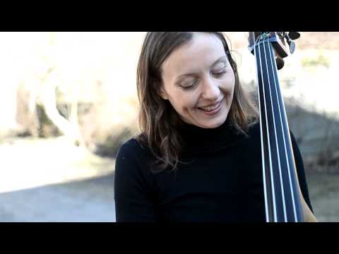 Bobler på Teatret ved Sorte Hest: Ida Bach Jensen og den 236 år gamle bas