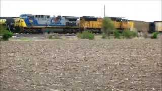 preview picture of video 'High speed Union Pacific train meet at Grantville, Kansas'