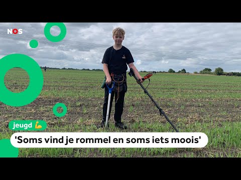 Rein speurt met een metaaldetector naar verborgen schatten