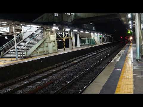 水沢駅貨物列車高速通過