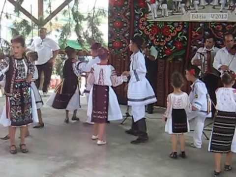 13 Festivalul Cununa Spicului de Grau - Ansamblul de dansuri Urmenis - juniori -MVI 4386