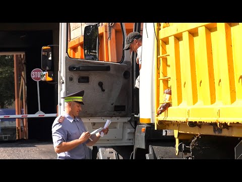 ГАИ проверяет транспорт, задействованный в полевых работах видео