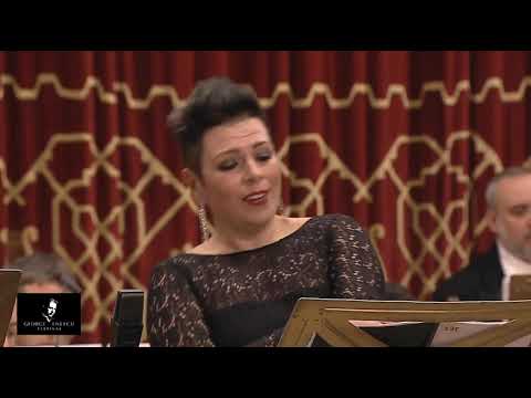 Sonia Prina, S'agita in mezzo all'onde