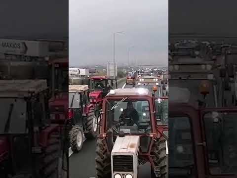 Τρακτέρ στα διόδια Λόγγου έξω από τα Τρίκαλα στον Ε65