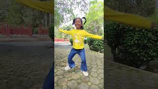 Download lagu SO A BUTTERFLY FLYING I'M CUTE MANY LOVE IT #youtubeshorts #viraltiktok mp3