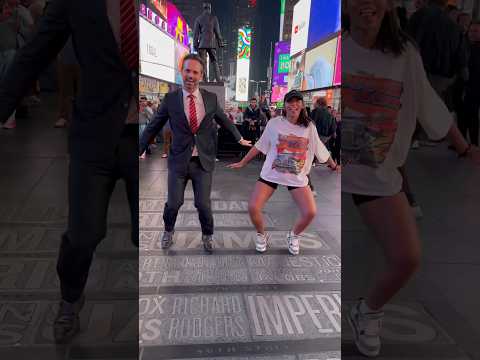 Weather man doing dembow😳 #shorts #dance #nyc#shortsdance #dancer #tiktok #danielamontero1018