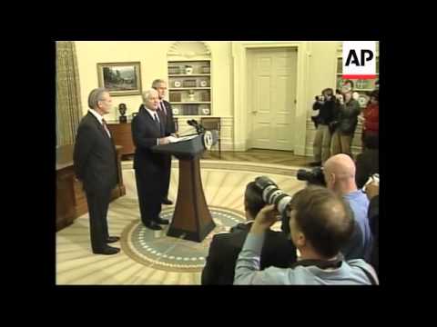 Bush presents incoming Def Sec, Rumsfeld, Pelosi comment; ADDS Gates