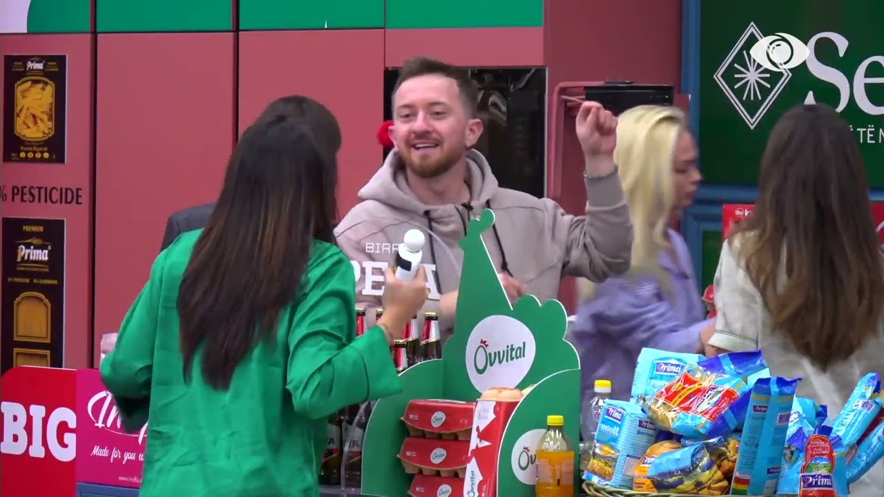 “Vajzë tavolinash vipash”/ Livia debaton me Loredanën: O iluzioni…