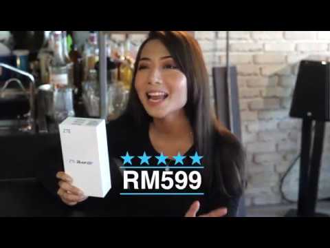 Sharifah Eleen unboxing the ZTE V10 Vita [Malay language]