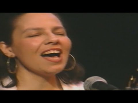 NO E'   - ISDENORA  live  1997