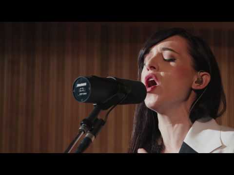 DAVID BOWIE - LIFE ON MARS  (COVER BY LENA HALL)