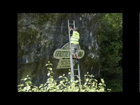 Il recupero del cartello delle “Grotte della Valganna”