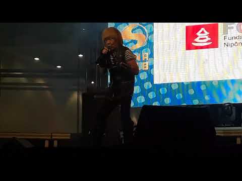 Akira Kushida cantando Jaspion no SANA 2018 em Fortaleza/CE.