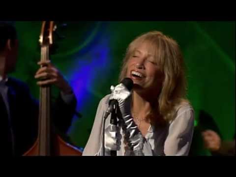 Carly Simon MY FOOLISH HEART on the QM2.m4v