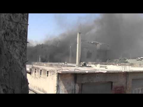 آثار الدخان من حاجز كفر عايا في حي بابا عمرو بعد تدميره من قبل كتائب الجيش الحر