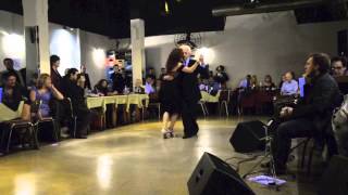 Jorge Garcia  y Susana Soar bailando con el Sexteto Milonguero en Porteño y Bailarin.