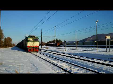 IL SALUTO DELLA TIGRE E.652 012 CON TRAMOGGE IN TRANSITO NELLA NEVE A ROBILANTE (CN) 8 - 12 - 2017