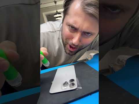 Джокер Богданофф из Кринжерлэнда меняет стекло камеры на iPhone 15 Pro Max за 8900₽