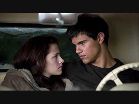 New Moon Soundtrack-13 Almost a Kiss