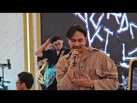 Adrian Khalif - Cinta Begini : Nonton Pameran UBS Gold di Pakuwon Mall Yogyakarta.