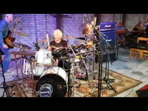 BKP - BKP   Bratrstvo kočičí pracky   Corrida + sólo na bicí