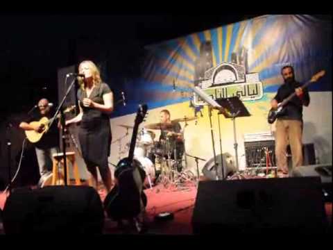 ميرا عوض تدخل الناصرة وتغني رغم المعارضة