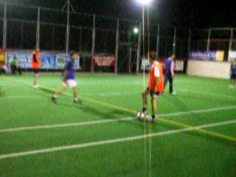 Fotbal 12A pe Gazon in Scheia (pregatire pentru teza) 2/6 GOL