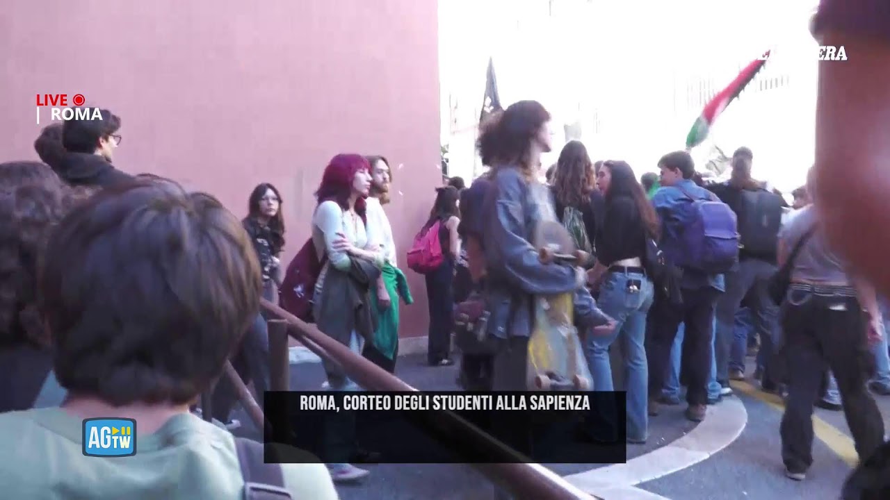 Roma, corteo degli studenti alla Sapienza