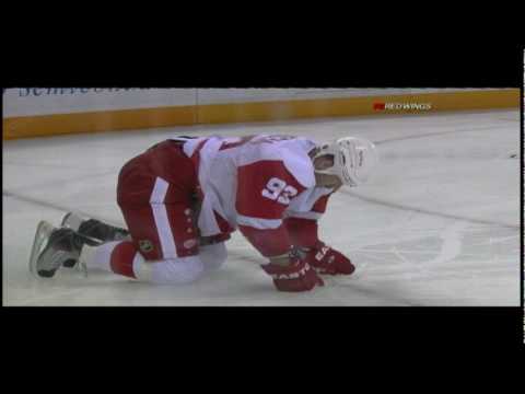 Douglas Murray hit to the head on Johan Franzen