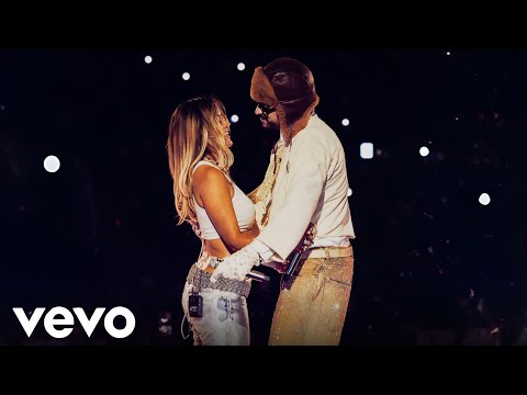BAD BUNNY, KAROL G - Ahora Me Llama (En Vivo) | Concierto Medellín
