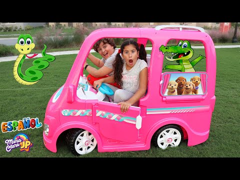 ¡Maria Clara y JP pasean en el coche de juguete para un picnic radical! ♥ Barbie car Camping