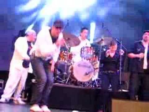 Max Mutzke mit Jazzkantine - Back in Black by AC/DC