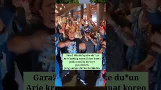 Download lagu The excitement of Arie Kriting in the song Ngapain Penyenggal #shortsvideo #shorts mp3