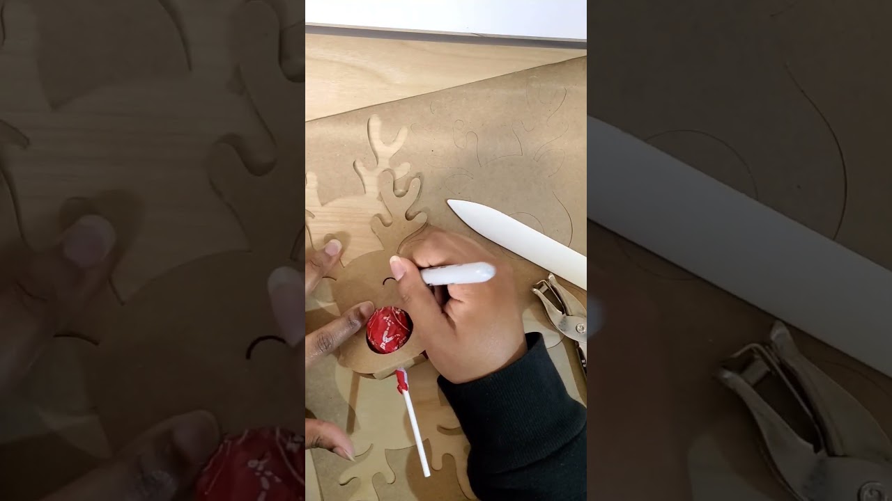 Easy paper lollipop holder for kids of all ages - day 5! #cricutcraft #papercrafting