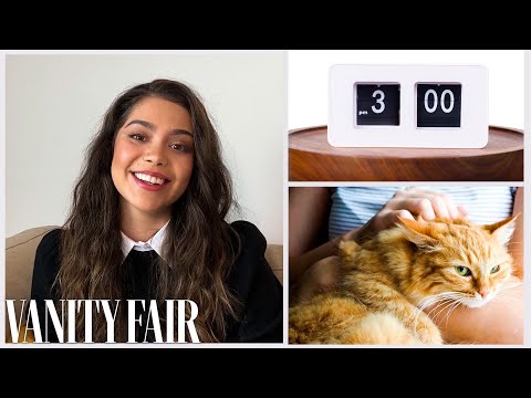 奧麗伊-克拉瓦霍一天做的一切｜《名利場》。 (Everything Auli'i Cravalho Does In a Day | Vanity Fair)