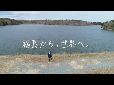 piscine extérieure luxe longue-étroite-cascades-eau