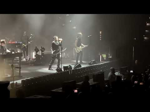 Trent Reznor Stops Singing To Laugh At Crowd Surfing Santa (Xfinity Mobile Arena) 8/27/25