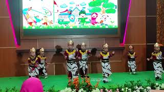 Download lagu Tari Gundul Gundul Pacul - Akhirussanah TK Islam Insan Amanah mp3