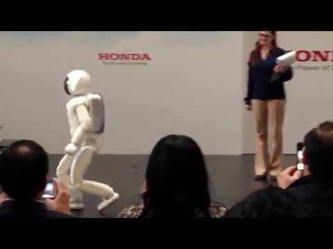 ASiMO Humanoid Robot Honda Soccer Goal- 2015 SAE World Congress Detroit, MI