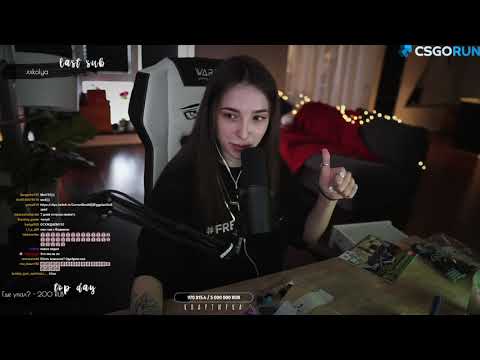 Что он ему лижет