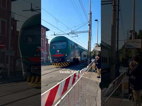 Fast #train passing by in #Varedo, Province of #Monza and #Brianza in #Italy 🇮🇹 #trenitalia
