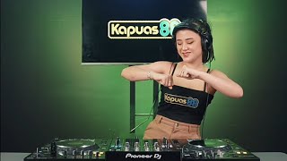 Download lagu DJ Devil inside me - Remix Breakbeat viral full  bass Terbaru 2022 ( dj ayudia putri ) mp3