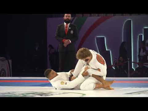 Kaynan Duarte vs  Adam Wardzinski at the 2019 World Pro Finals